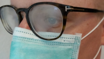 Was hilft gegen beschlagende Brillen bei Mundschutz?